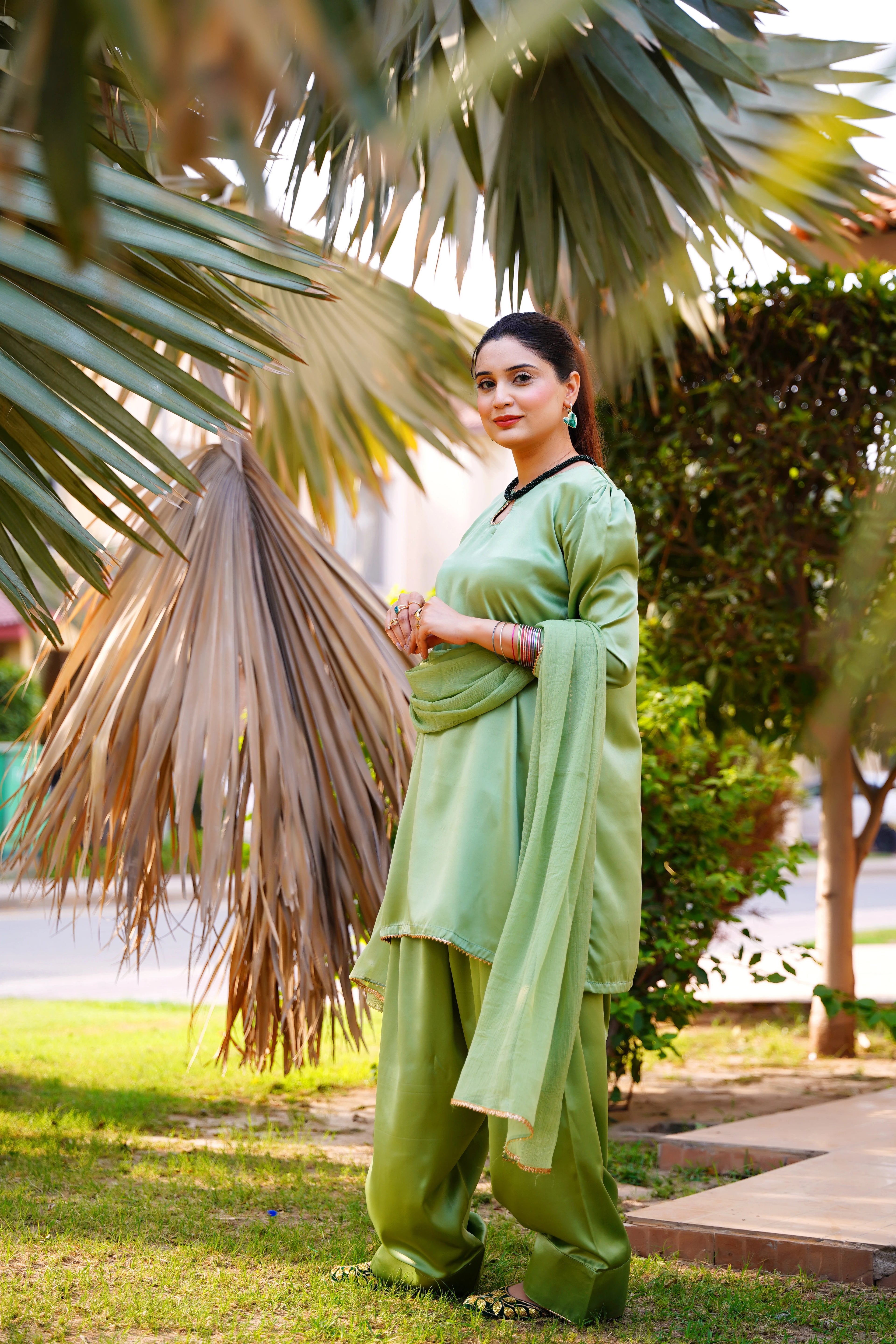 Indulge in luxury with our exquisite 3-piece Farshi Set